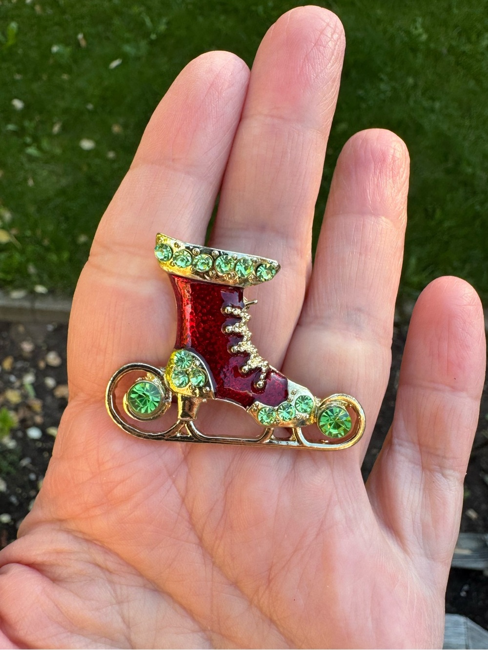 Retro Green and Red Figure Skate Brooch Pin - Holiday Festive